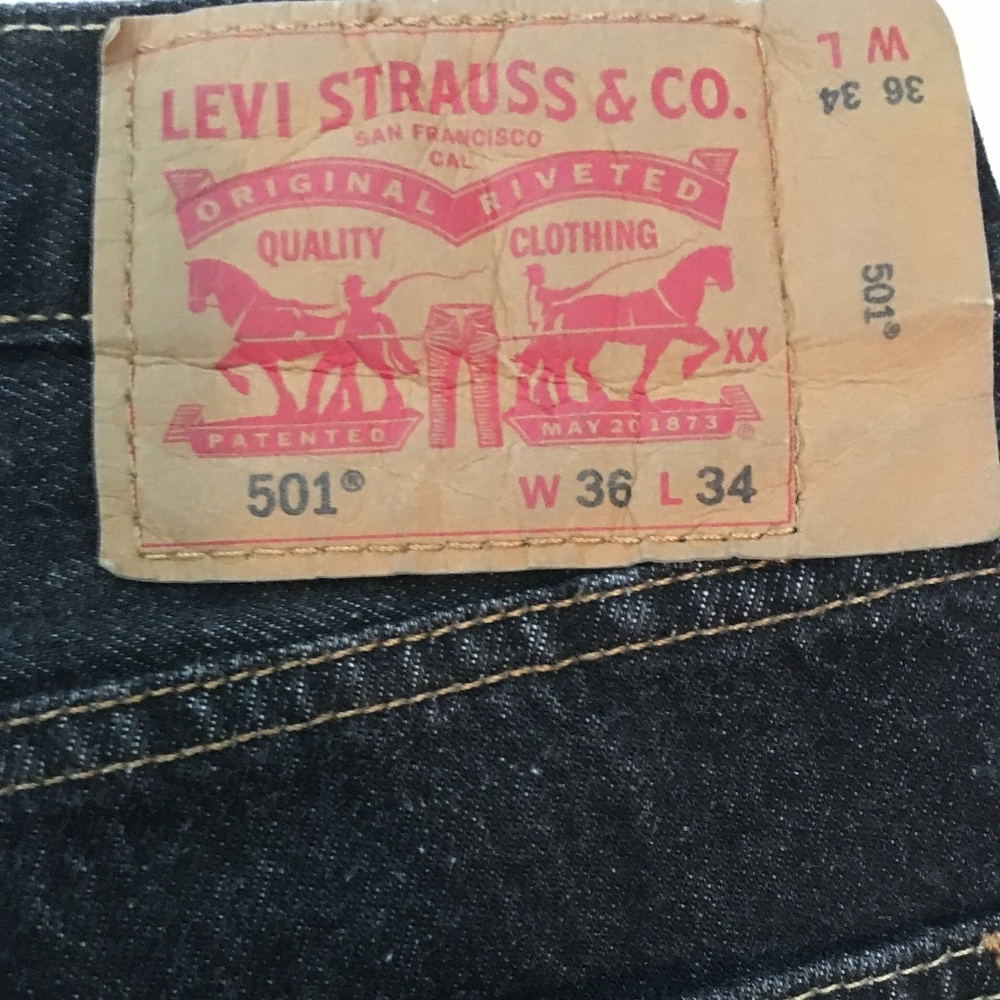 Like New! Dark Denim 501 Levi Jeans No Zipper